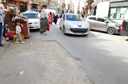 Rue Larbi Ben M’hidi à Constantine : La voie publique connaît des dégradations