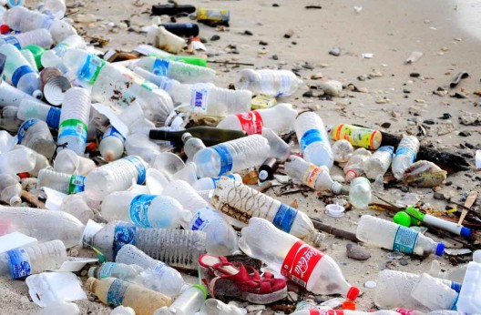 Dangers de la pollution plastique : De nouvelles mesures mises en place