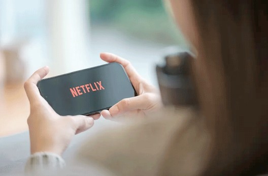 Le groupe californien enregistre de fortes croissances grâce au durcissement de sa politique sur le partage : Netflix dépasse les 300 millions d'abonnés