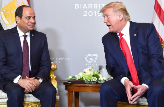 Alors que le roi Abdallah voit en Trump la personne qui mènera la région vers la paix : Al Sissi menace de ne pas aller aux Etats-Unis