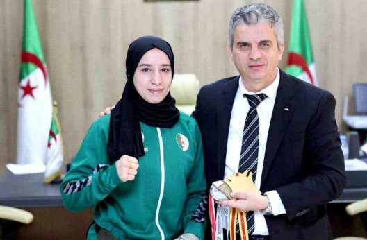 Mascara : La boxeuse Fatiha Mansouri honorée par le wali